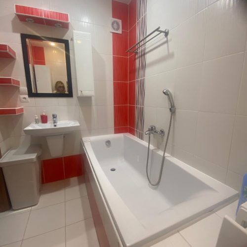 e31bf2f0-5404-4e3d-988c-d46c60230e95